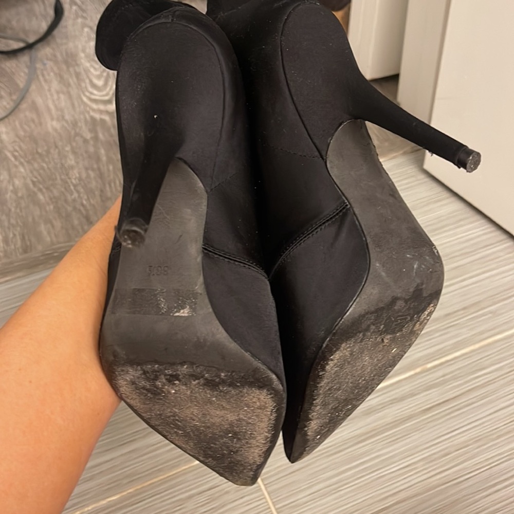 Black Yeezy sock booties - Picture 3 of 4